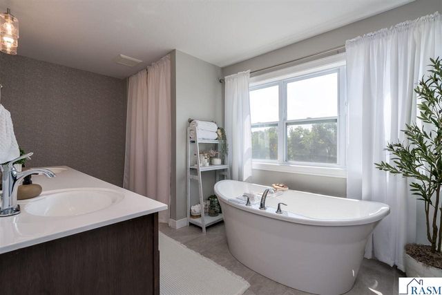 1966 Lexington Lane, North Mankato, MN 56003