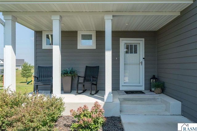 1966 Lexington Lane, North Mankato, MN 56003