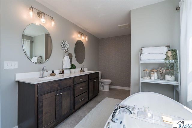 1966 Lexington Lane, North Mankato, MN 56003