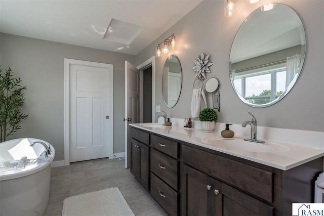 1966 Lexington Lane, North Mankato, MN 56003
