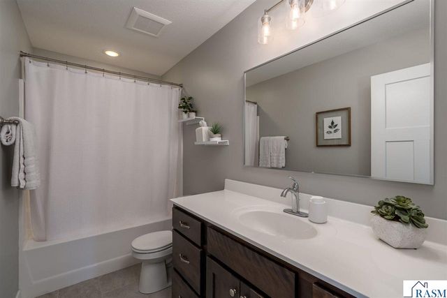 1966 Lexington Lane, North Mankato, MN 56003