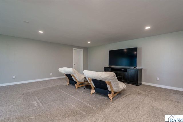 1966 Lexington Lane, North Mankato, MN 56003