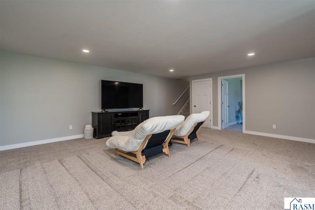 1966 Lexington Lane, North Mankato, MN 56003