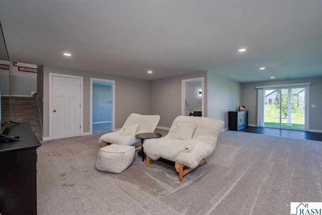 1966 Lexington Lane, North Mankato, MN 56003