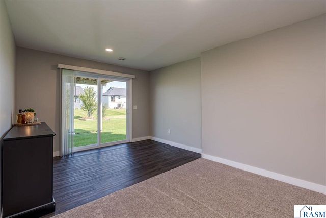 1966 Lexington Lane, North Mankato, MN 56003