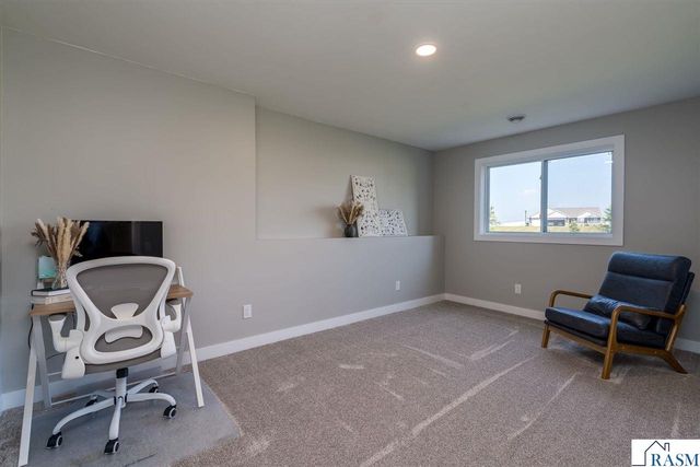 1966 Lexington Lane, North Mankato, MN 56003