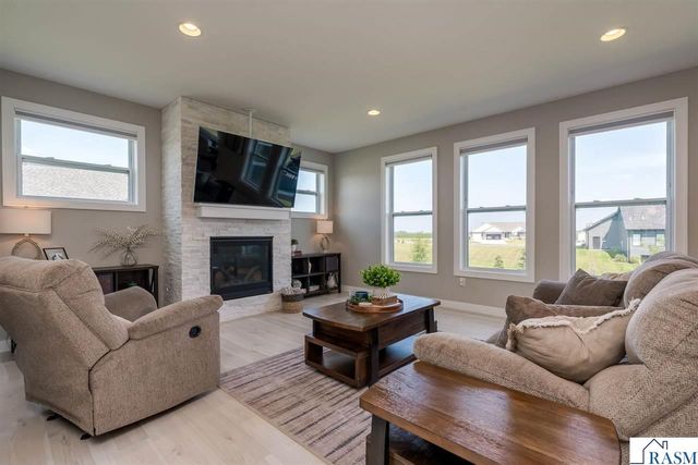 1966 Lexington Lane, North Mankato, MN 56003