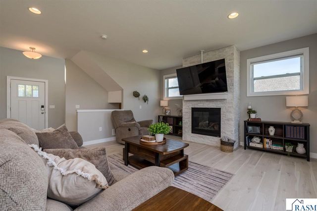 1966 Lexington Lane, North Mankato, MN 56003