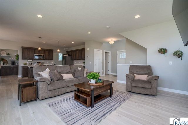 1966 Lexington Lane, North Mankato, MN 56003