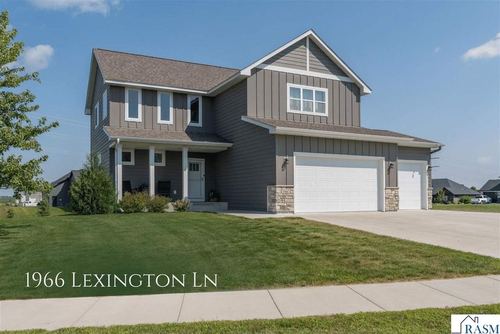 1966 Lexington Lane, North Mankato, MN 56003
