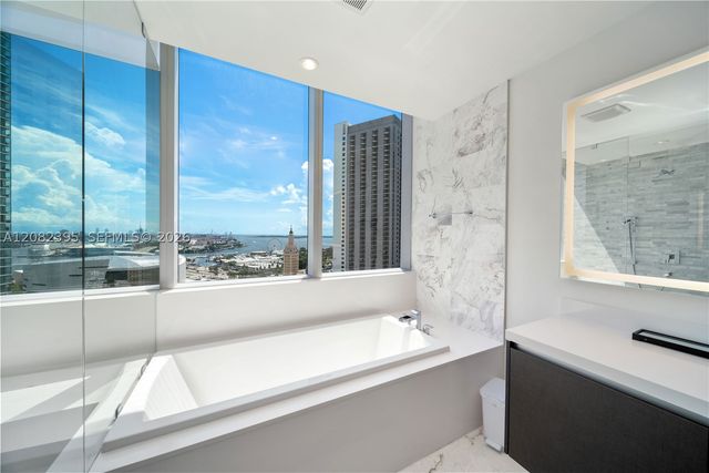 851 NE 1st Ave 2011, Miami, FL 33132