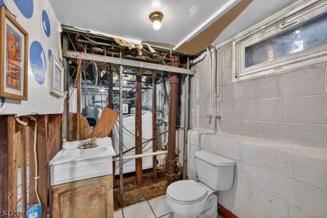 241 Halsted St, East Orange City, NJ 07018