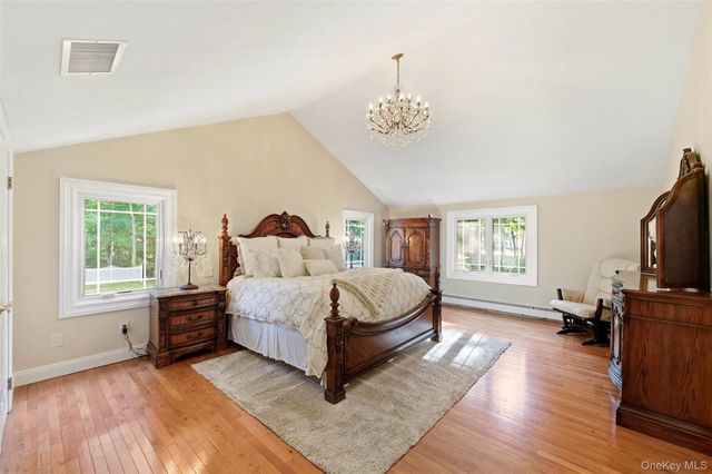2 White Cap Court, Lloyd Harbor, NY 11743