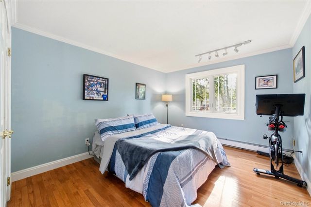 2 White Cap Court, Lloyd Harbor, NY 11743