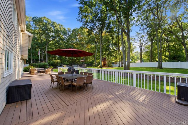 2 White Cap Court, Lloyd Harbor, NY 11743