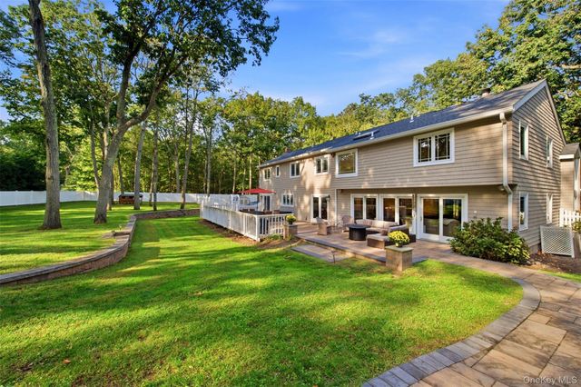 2 White Cap Court, Lloyd Harbor, NY 11743