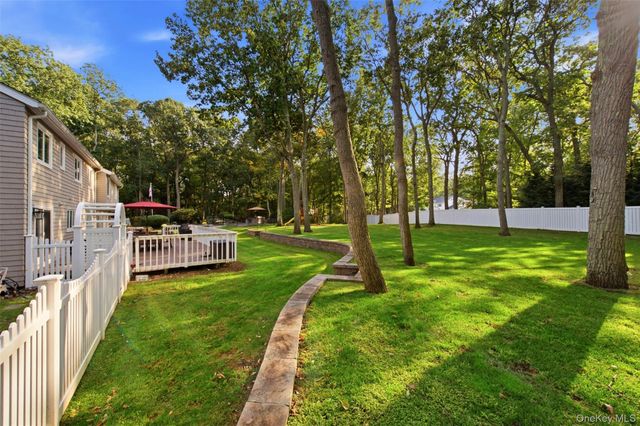 2 White Cap Court, Lloyd Harbor, NY 11743