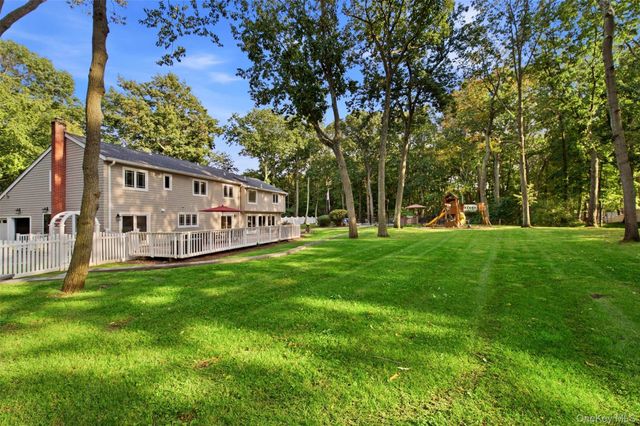 2 White Cap Court, Lloyd Harbor, NY 11743