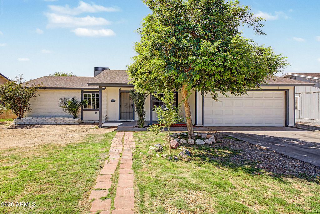 8621 W TURNEY Avenue, Phoenix, AZ 85037 — photo 2