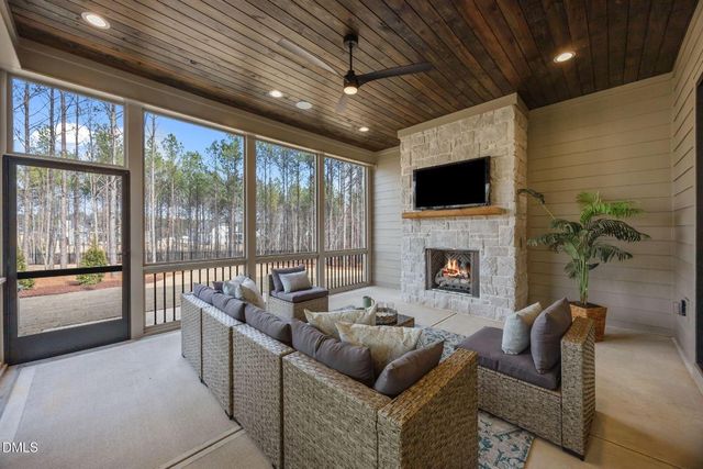 15 Chestnut Oak Drive, Youngsville, NC 27596