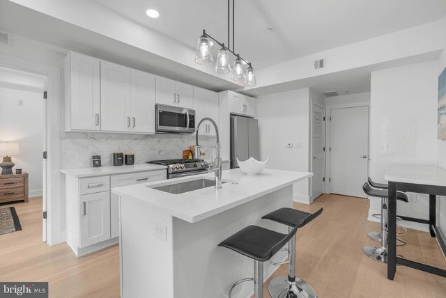 950 N 2ND ST #4B