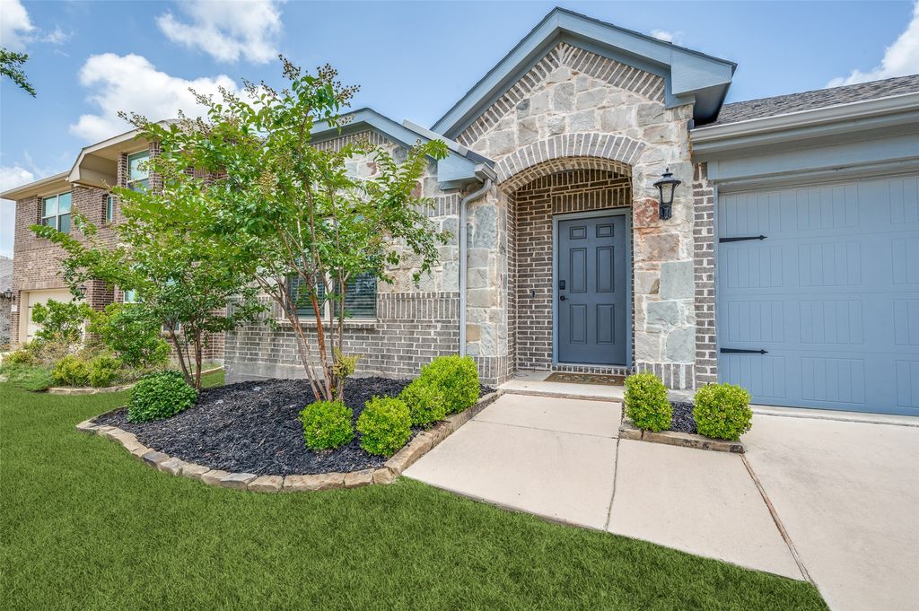 1305 Coyote Ridge, Aubrey, TX 76227 — photo 2