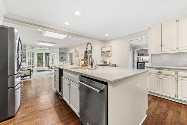 1260 E Dean ROAD, Fox Point, WI 53217