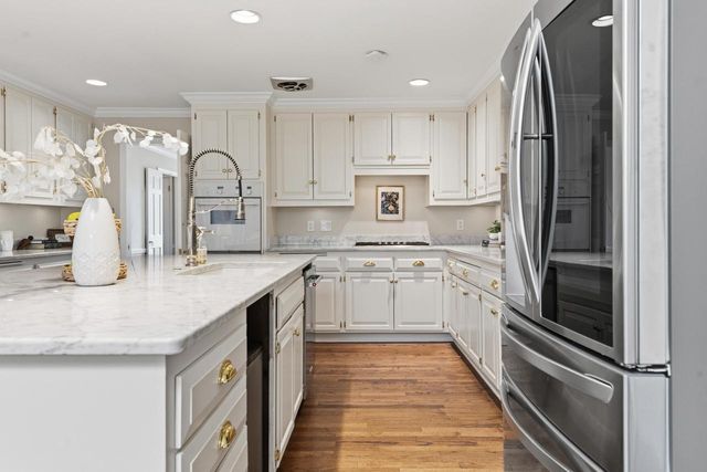 1260 E Dean ROAD, Fox Point, WI 53217