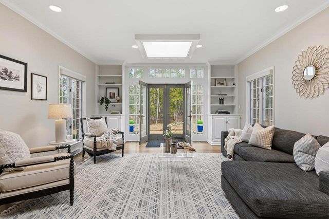 1260 E Dean ROAD, Fox Point, WI 53217