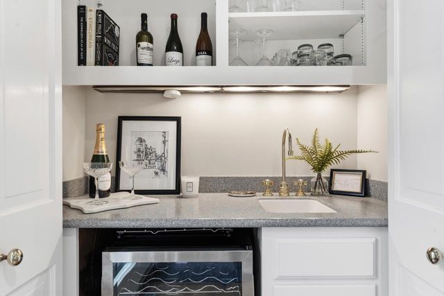 1260 E Dean ROAD, Fox Point, WI 53217