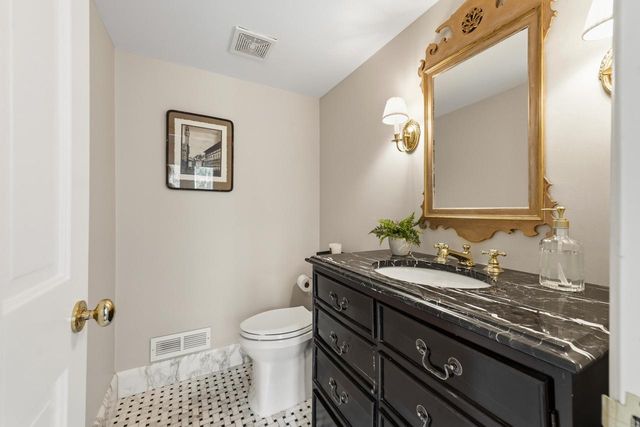 1260 E Dean ROAD, Fox Point, WI 53217