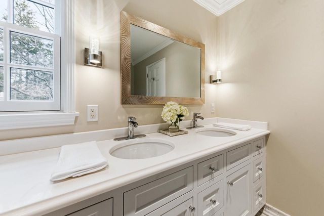 1260 E Dean ROAD, Fox Point, WI 53217