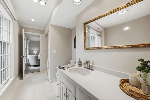 1260 E Dean ROAD, Fox Point, WI 53217