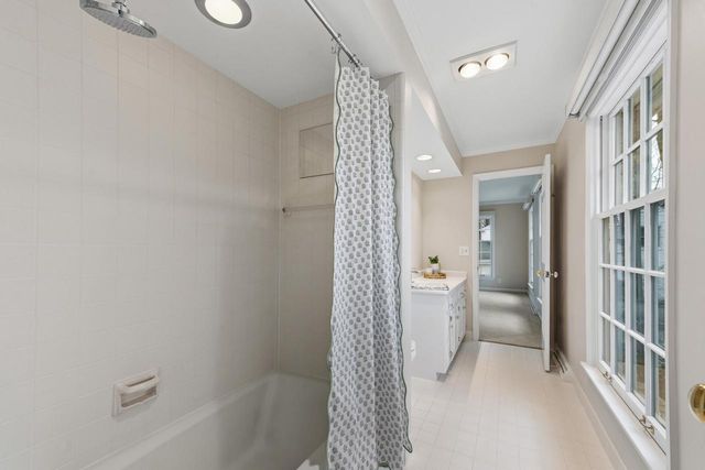 1260 E Dean ROAD, Fox Point, WI 53217