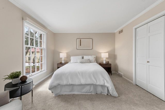 1260 E Dean ROAD, Fox Point, WI 53217