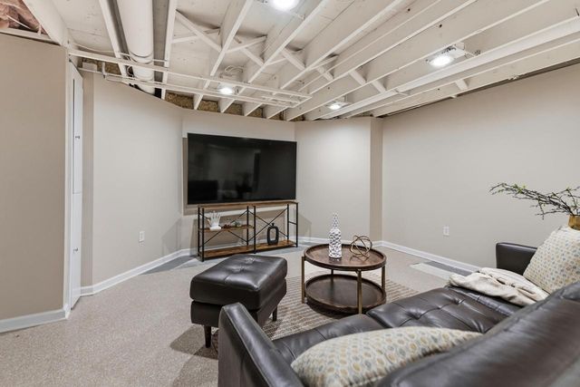 1260 E Dean ROAD, Fox Point, WI 53217