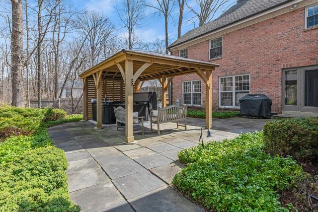 1260 E Dean ROAD, Fox Point, WI 53217