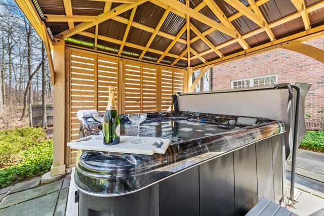 1260 E Dean ROAD, Fox Point, WI 53217