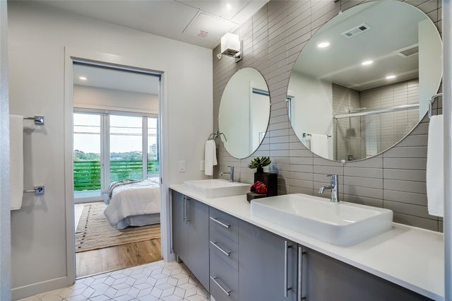 4004 Banister LN 308, Austin, TX 78704