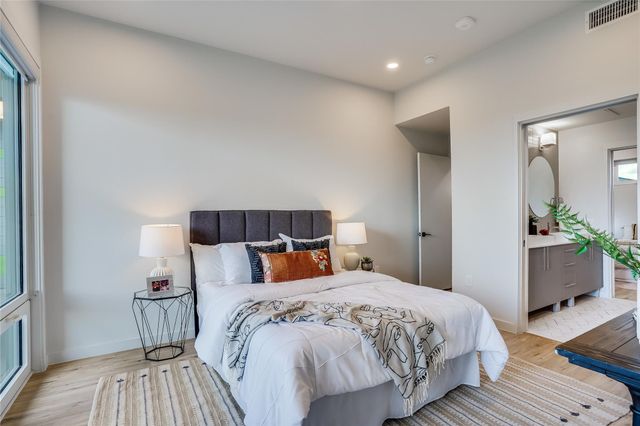 4004 Banister LN 308, Austin, TX 78704