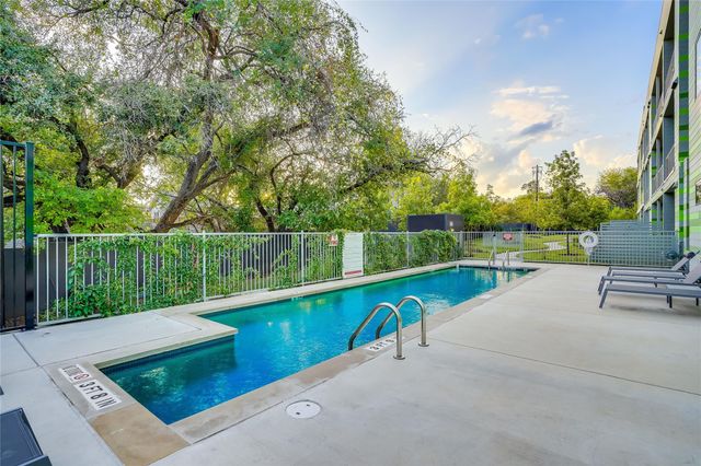 4004 Banister LN 308, Austin, TX 78704