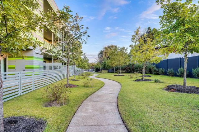 4004 Banister LN 308, Austin, TX 78704