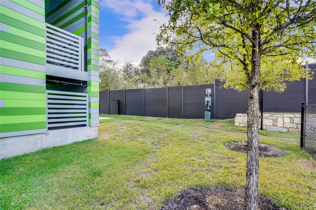 4004 Banister LN 308, Austin, TX 78704