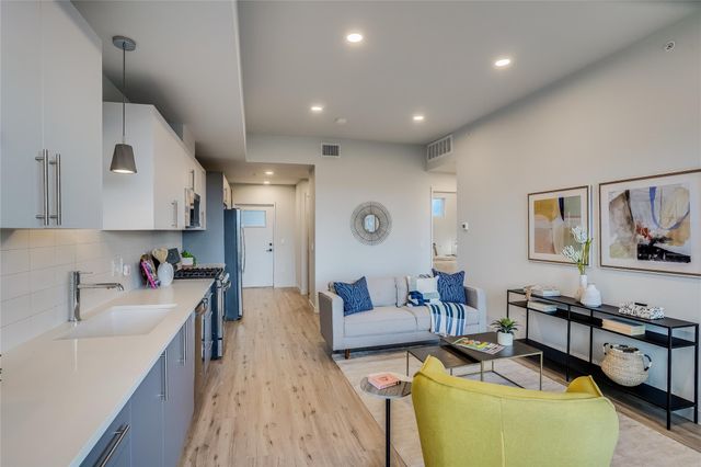 4004 Banister LN 308, Austin, TX 78704