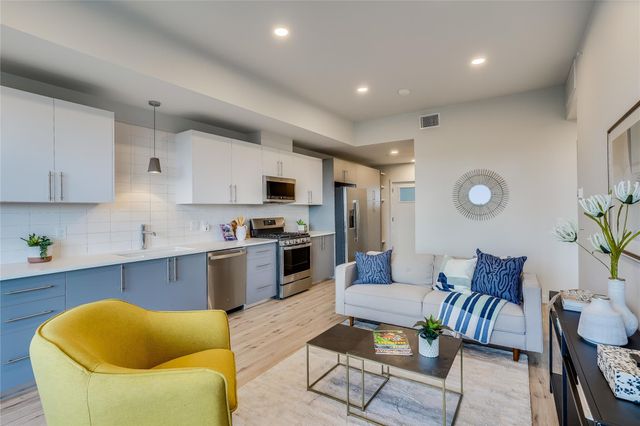4004 Banister LN 308, Austin, TX 78704