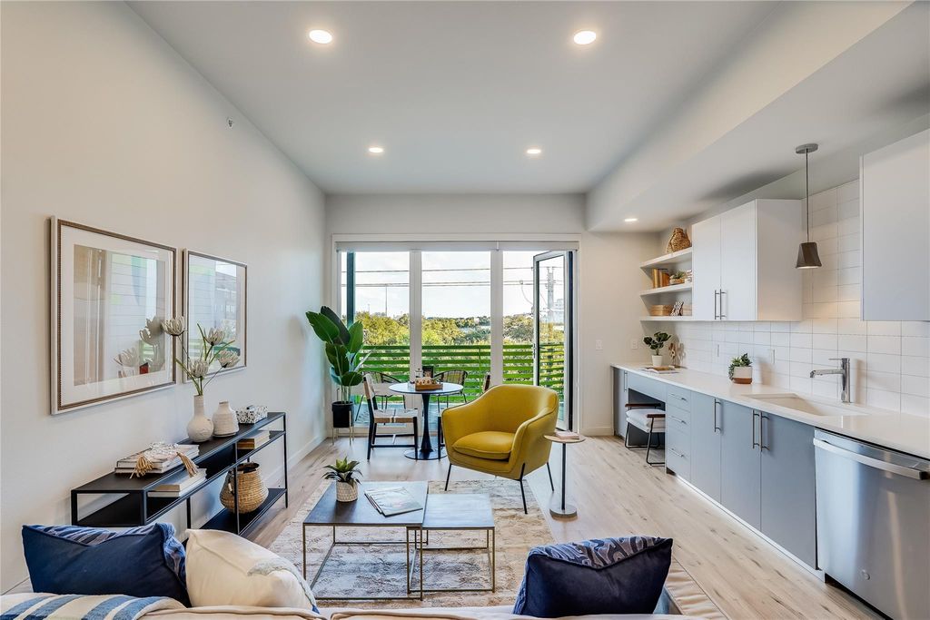 4004 Banister LN 308, Austin, TX 78704