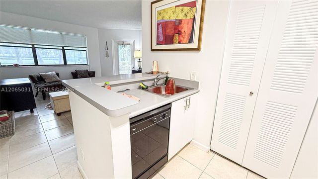540 S Park Rd 14-9, Hollywood, FL 33021