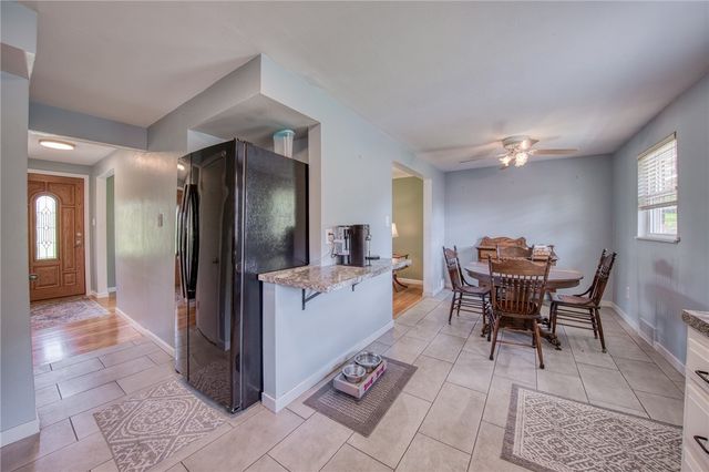 504 Rolling Green Dr, Bethel Park, PA 15102
