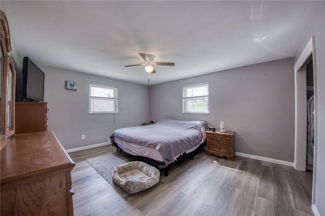 504 Rolling Green Dr, Bethel Park, PA 15102