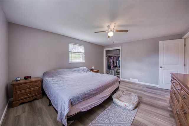 504 Rolling Green Dr, Bethel Park, PA 15102